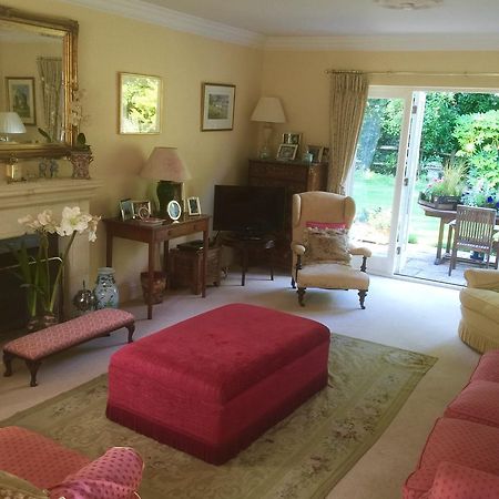 Bed and Breakfast Tirol House Thakeham Esterno foto