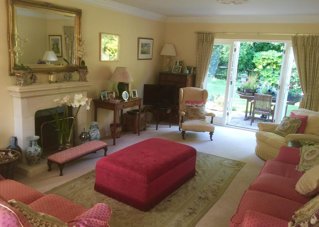 Bed and Breakfast Tirol House Thakeham Esterno foto