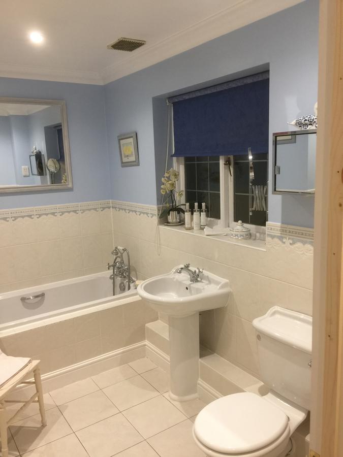 Bed and Breakfast Tirol House Thakeham Esterno foto