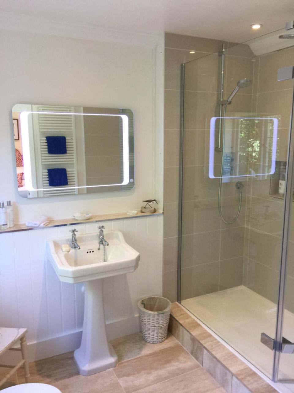 Bed and Breakfast Tirol House Thakeham Esterno foto